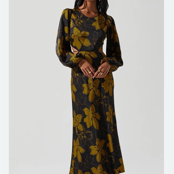 Astr Dresses & Skirts - Astr Black and Gold Floral Long Sleeve Dress